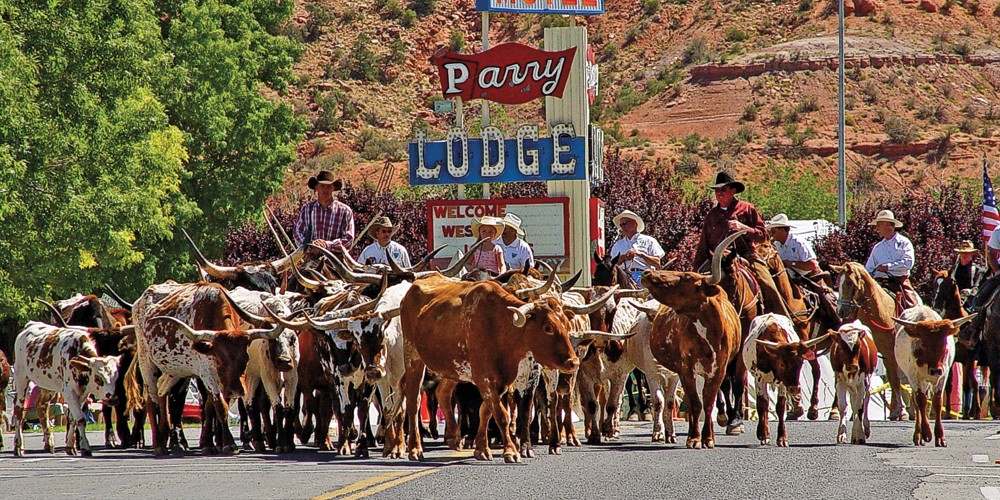 TWT_Lead_Western-Legends-Cattle-Drive-parade_scaled
