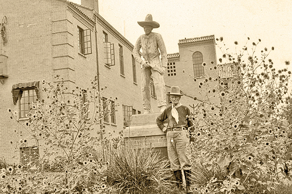 Joe-Sughrue-stands-next-to-the-Cowboy-Statue